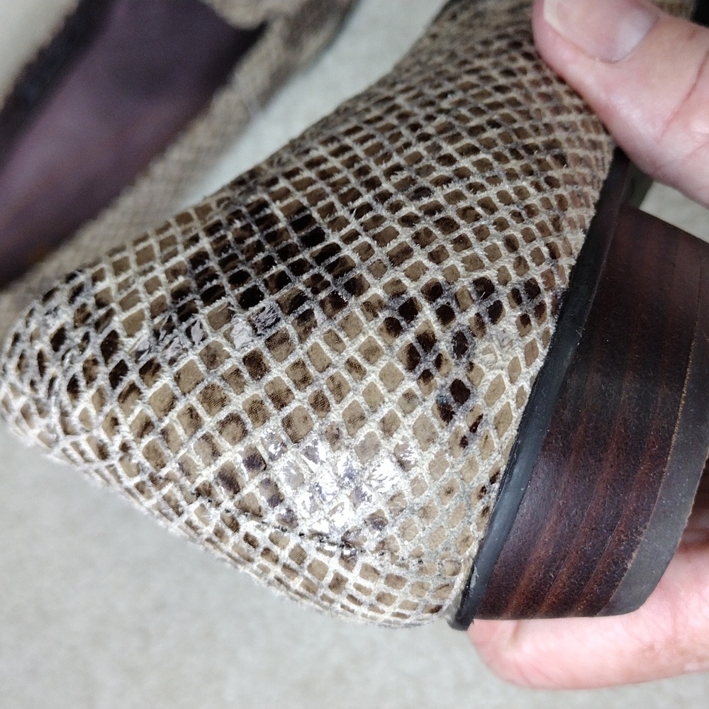 Clarks Women's Gray And Tan Python Print Leather … - image 7